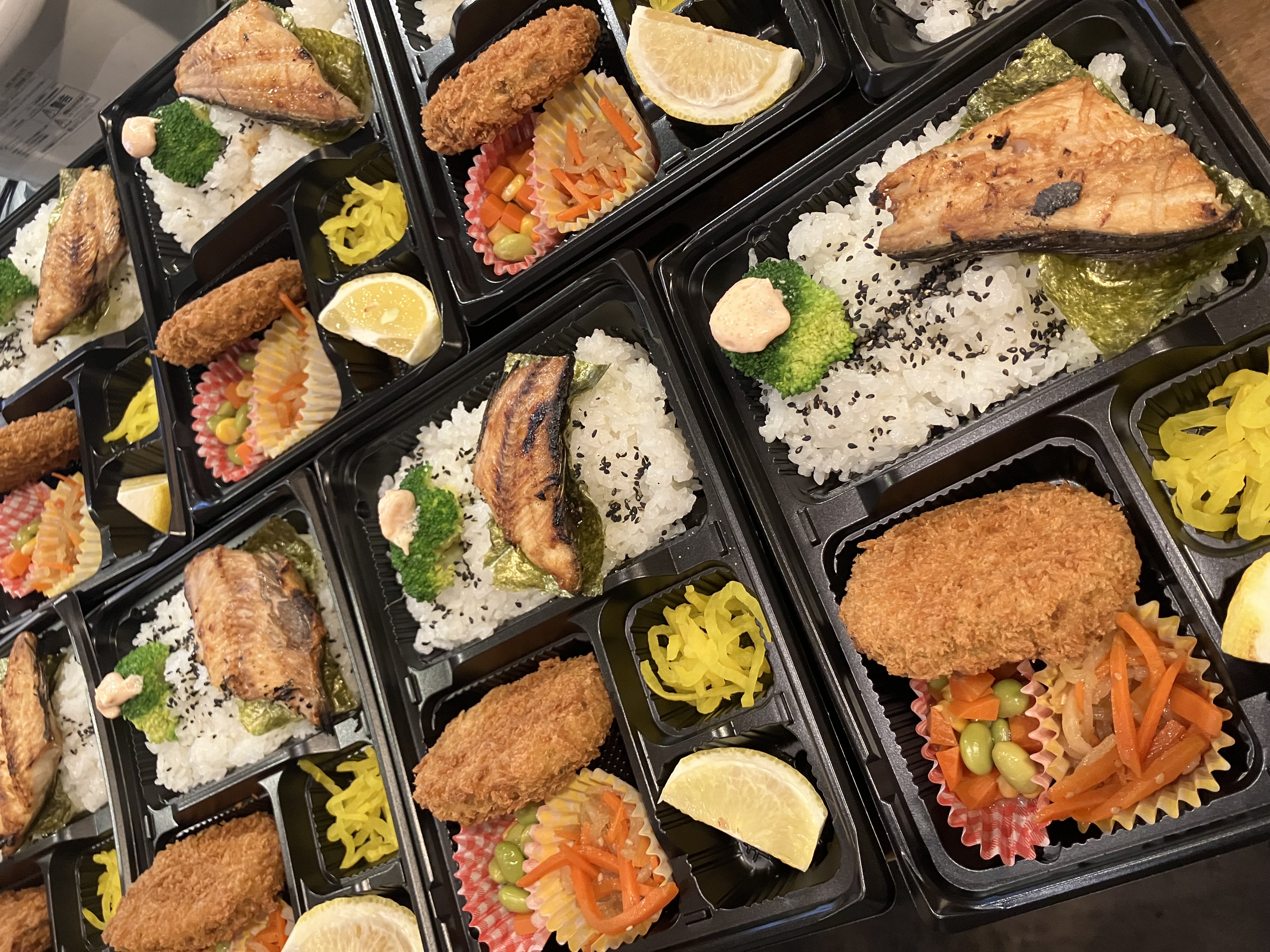 並んだお弁当